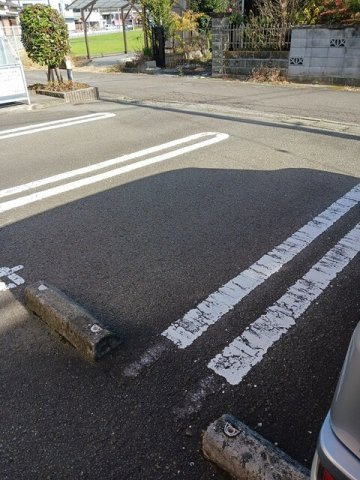 サウスアローズ・Ｋの駐車場|駐車場に車を止められます