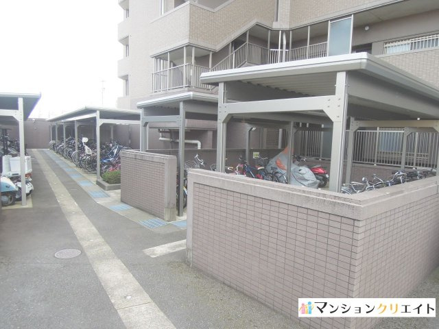 ポレスターブロードシティ二の宮の駐輪場