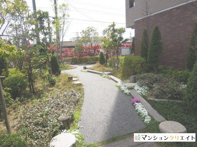 ポレスターブロードシティ二の宮の庭