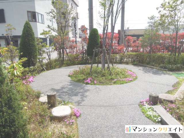 ポレスターブロードシティ二の宮の庭