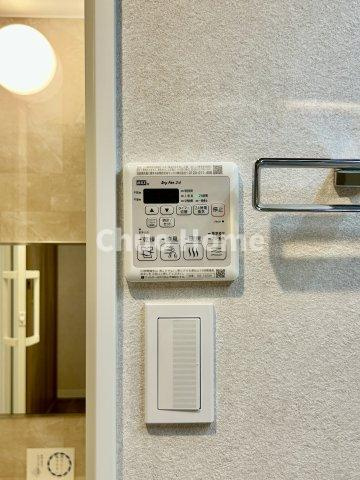 ダイアパレス綾瀬の冷暖房・空調設備|【浴室乾燥機】暖房・冷風・換気・乾燥が可能です。毎日を快適に過ごせるうれしい機能が揃っています。雨の日の洗濯物も安心です。