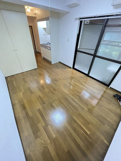 シェルプール弐番館の居間・リビング