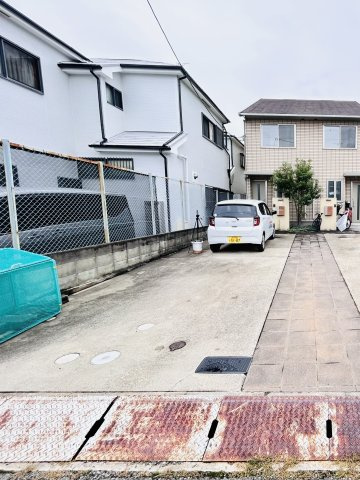 【駐車場】ラフィネ小松B棟