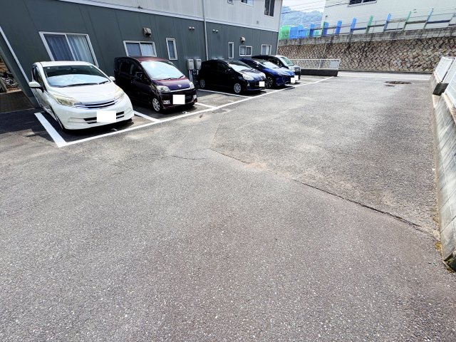 フレグランス三戸Cの駐車場
