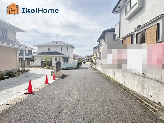 神戸市西区天が岡　中古戸建の前面道路含む現地写真|●年中無休：当日予約可●前面道路は南東角地で幅員約6mで広々しております！
