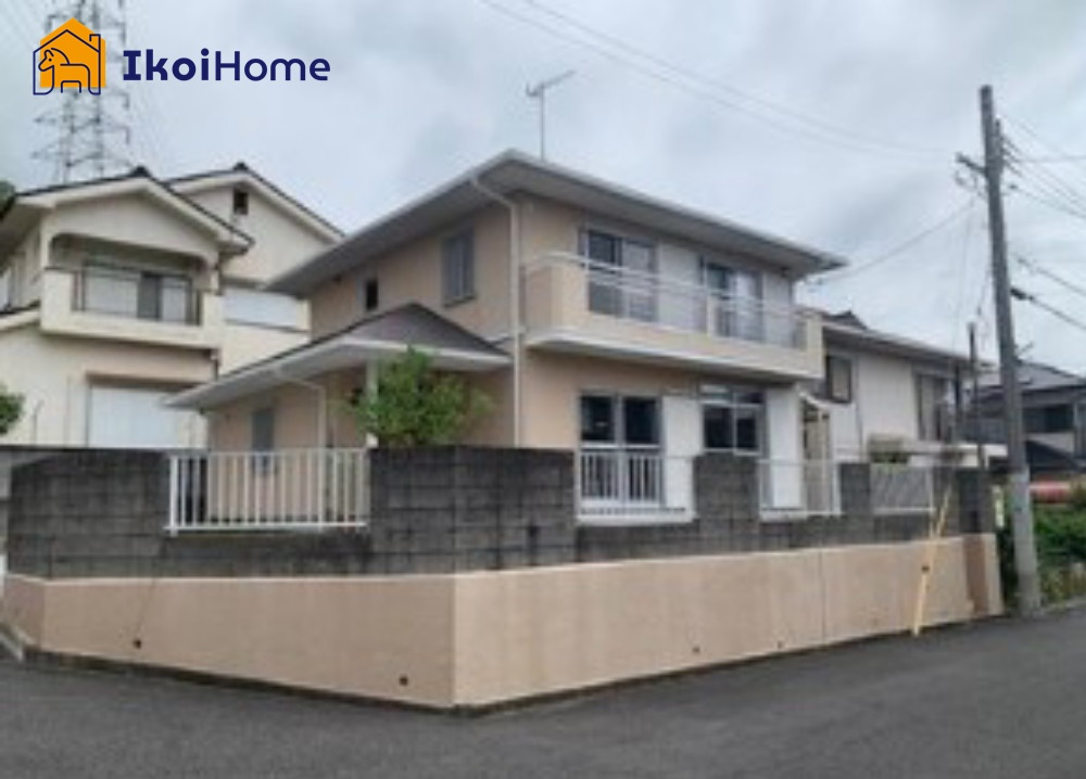 神戸市西区天が岡　中古戸建の外観|フルリノベーション住宅！角地で陽当たり良好！大手ハウスメーカー施工！軽量鉄骨造のお家！駐車２台！