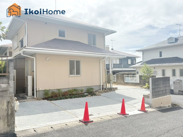 神戸市西区天が岡　中古戸建の駐車場|駐車スペース２台！大型造成団地内物件。整備された街並みと閑静な住環境が魅力です。