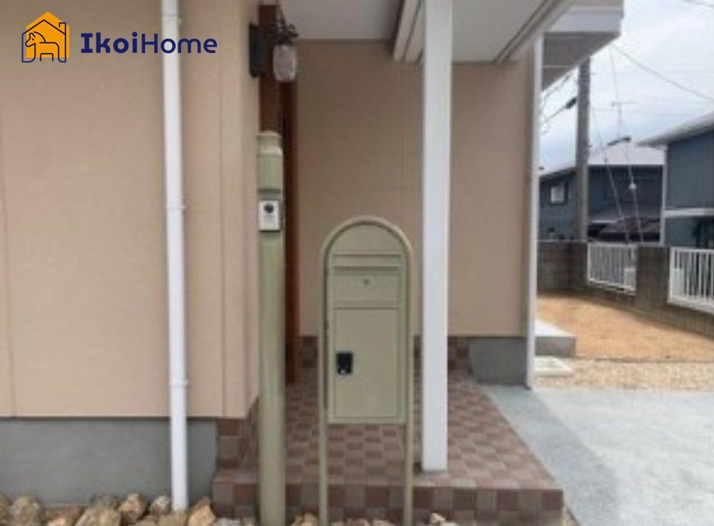 神戸市西区天が岡　中古戸建のエントランス|●年中無休：当日予約可●モニターインターホン。来客時も安心して対応していただけます。宅配ボックス付き
