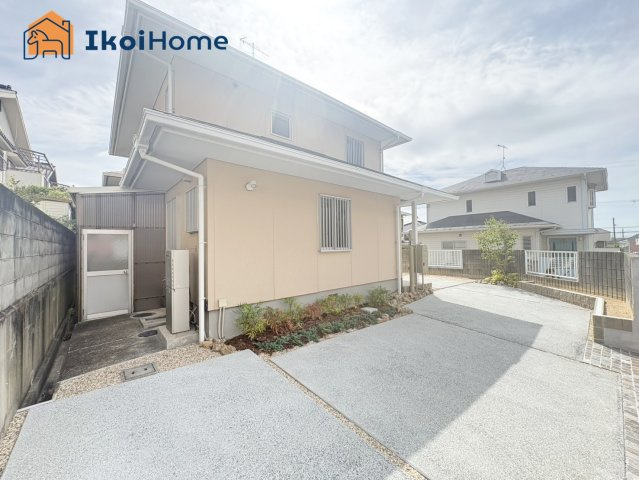 神戸市西区天が岡　中古戸建のエントランス|●年中無休：当日予約可●モニターインターホン。来客時も安心して対応していただけます。宅配ボックス付き