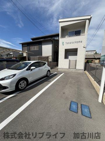 タカラホームの駐車場