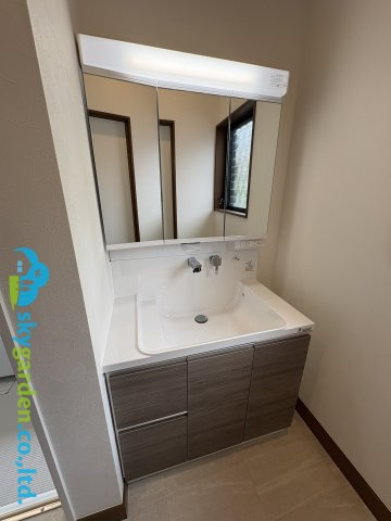 藤沢市並木台1丁目　中古戸建の独立洗面台|使いやすい独立洗面台です