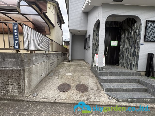 藤沢市並木台1丁目　中古戸建の駐車場|もう一台分の駐車場
