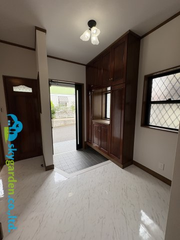 藤沢市並木台1丁目　中古戸建の玄関|玄関ホールの様子