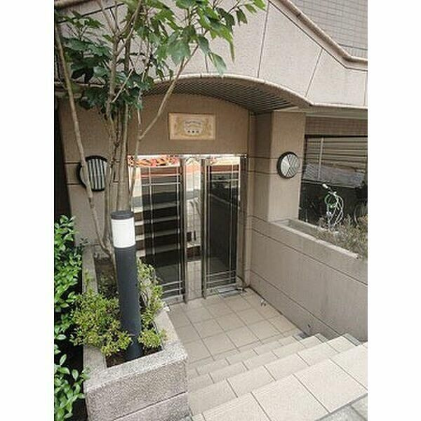 ロイヤルアメニティー東池袋のエントランス