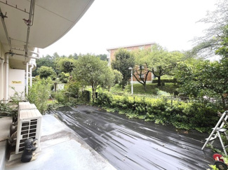 【庭】 | 霧が丘グリーンタウン4丁目1街区 | LDK前の南側には約42㎡の専用庭が広がり、ガーデニングやお子様の遊び場など多彩に活用できます。