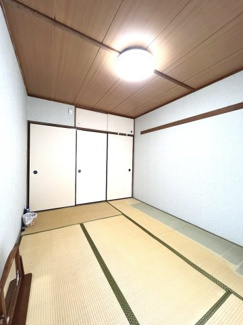 【和室】 | 霧が丘グリーンタウン4丁目1街区 | 南側の6帖和室は押入付きで、寝具や季節物をすっきり収納できます。
