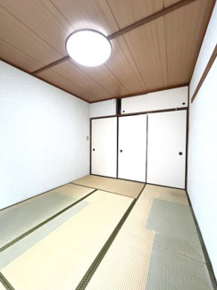 【和室】 | 霧が丘グリーンタウン4丁目1街区 | 北側バルコニーに面した6帖和室は押入付きで、寝具や季節物をすっきり収納できます。