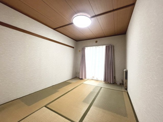 【和室】 | 霧が丘グリーンタウン4丁目1街区 | 北側バルコニーに面した6帖和室は、風通しが良く心地よく過ごせます。