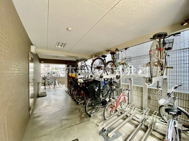 グランベルセントラルステージの駐輪場|【自転車置き場】最新の空き状況や費用などの詳細は担当スタッフまでお問い合わせください。