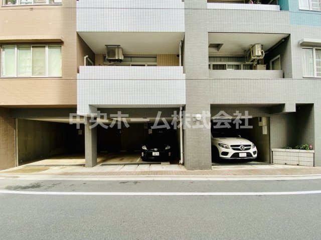グランベルセントラルステージの駐車場|【敷地内駐車場】最新の空き状況や費用などの詳細は担当スタッフまでお問い合わせください。