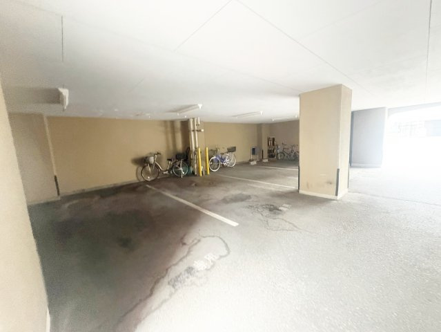 アークエサカの駐車場