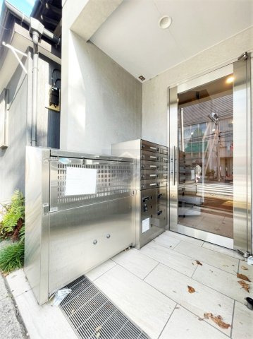 品川区小山６丁目の賃貸マンションのエントランス