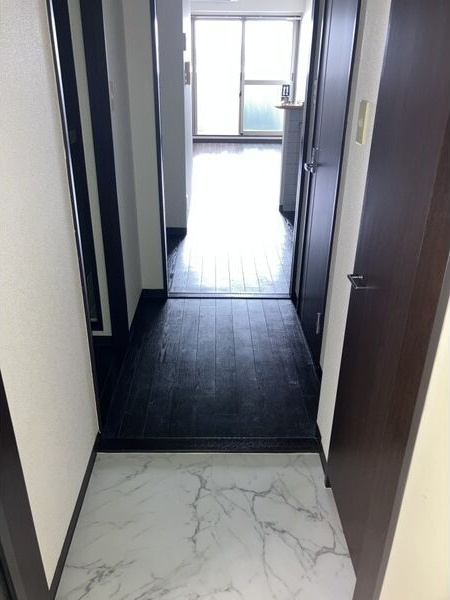 カルティエアラタマの玄関