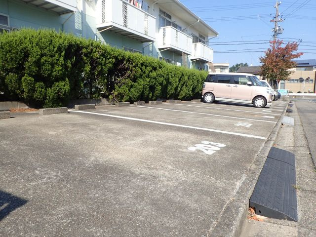 コーポ東田の駐車場