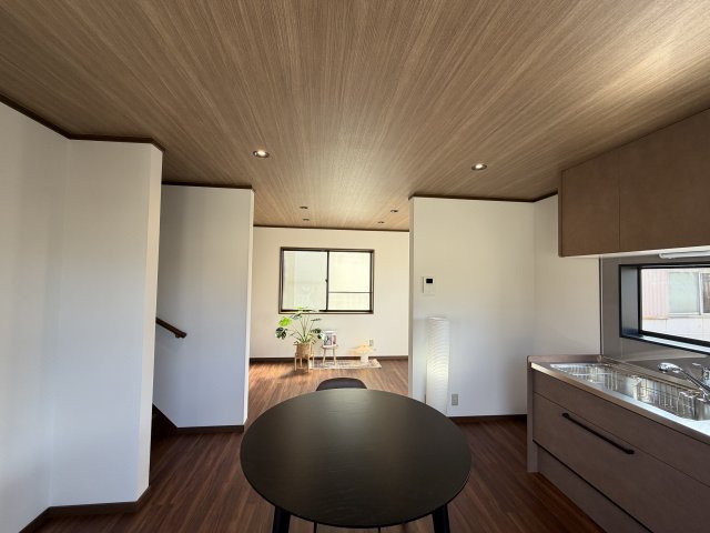 野里戸建ての居間・リビング
