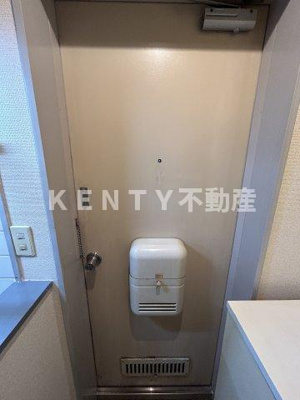 【玄関】 | アメニティハイツ | 明るい玄関です