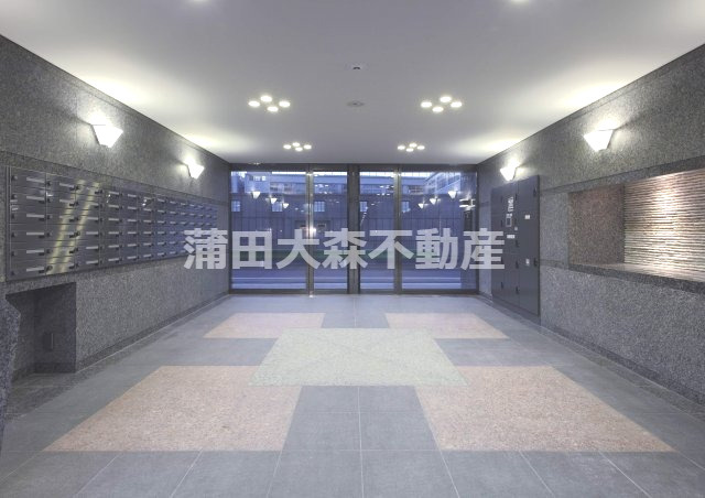 ルーブル東蒲田六番館のエントランス|宅配BOXメールBOXモニター付オートロック付の立派なエントランス！