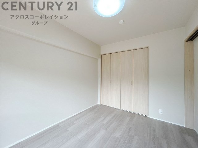 子供部屋…創造性や成長を促す遊びの空間を提供。学習や趣味に集中できる環境を整えます。個別のプライベートスペースは自己表現と自立心を育み、心地よい睡眠環境を整えリラックスできる場所を提供。
