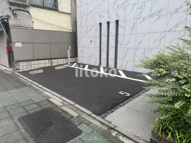 ヴァースクレイシア入谷竜泉の駐車場