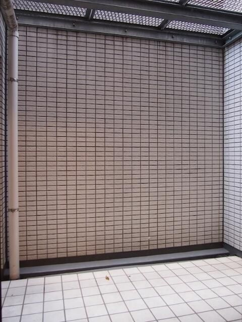 ルーブル早稲田六番館の庭