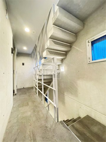 世田谷区豪徳寺１丁目の賃貸マンションのエントランス