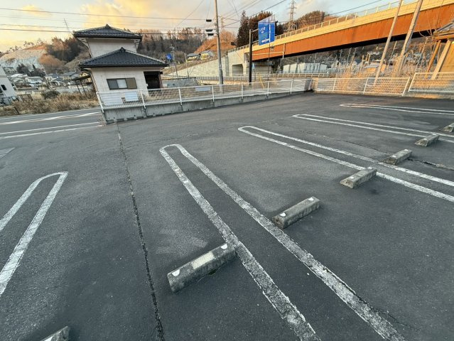 クリスタルシュトラーセ　Ⅲの駐車場