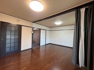 【居間・リビング】 | 霧が丘グリーンタウン6丁目1街区11号棟 | LDKからは引き戸開閉で北側５帖洋室へ行けます