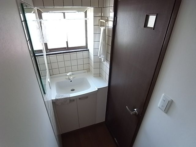 禅昌寺ガレージ・倉庫付戸建の洗面所