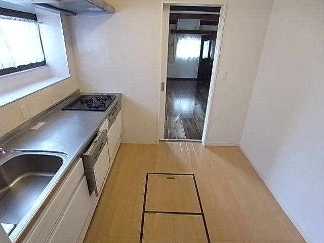 禅昌寺ガレージ・倉庫付戸建のキッチン