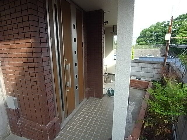 禅昌寺ガレージ・倉庫付戸建のエントランス