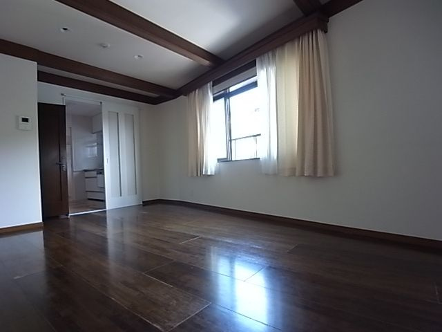 禅昌寺ガレージ・倉庫付戸建の居間・リビング