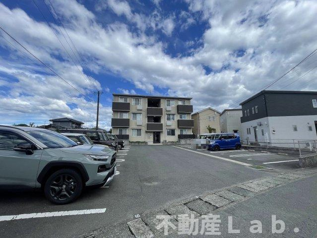 シャルマンファミールの駐車場|※2階のお写真です。