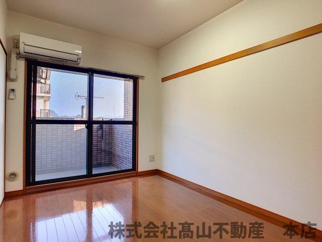 宗像市自由ヶ丘２丁目の賃貸マンションの居間・リビング