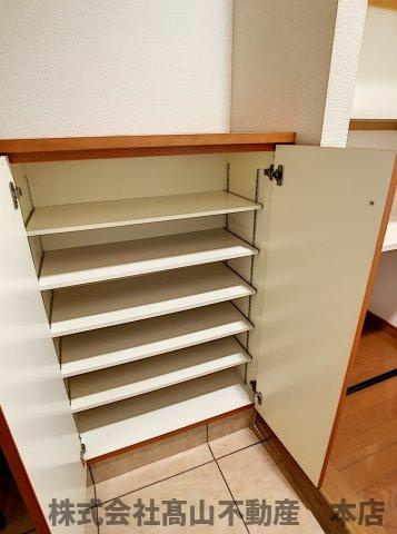 宗像市自由ヶ丘２丁目の賃貸マンションの玄関