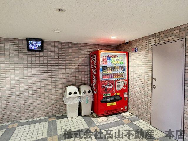 宗像市自由ヶ丘２丁目の賃貸マンションのエントランス