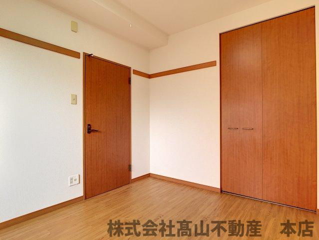 宗像市自由ヶ丘２丁目の賃貸マンションの居間・リビング