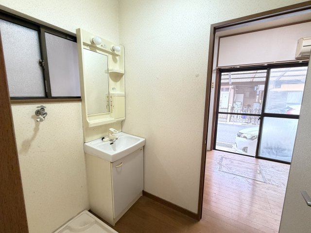 ◆前道広々６ｍ◆駐車場有り◆収納スペース充実の３LDK◆伏見区淀樋爪町の独立洗面台|洗面室