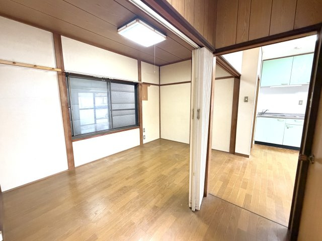 ◆前道広々６ｍ◆駐車場有り◆収納スペース充実の３LDK◆伏見区淀樋爪町の居間・リビング|リビング