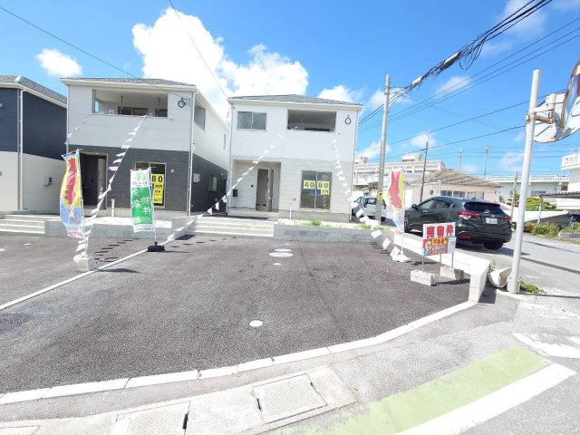 ♥♥読谷村大木第4-1号棟（全3棟）の外観|前面道路含む現地写真です