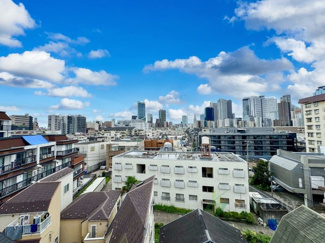 【展望】 | 新宿サマリヤマンション | 視界いっぱいに広がる開放的な眺望。時間とともに表情を変える景色が、暮らしに心地よい彩りを添えてくれます。 